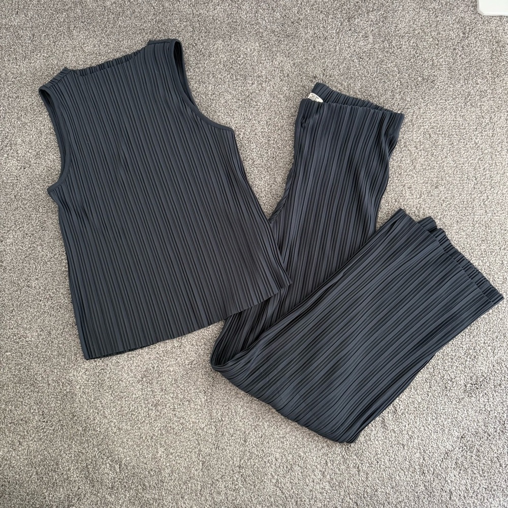Dex Grey Pleated Top and Wide Leg Set. NWT
